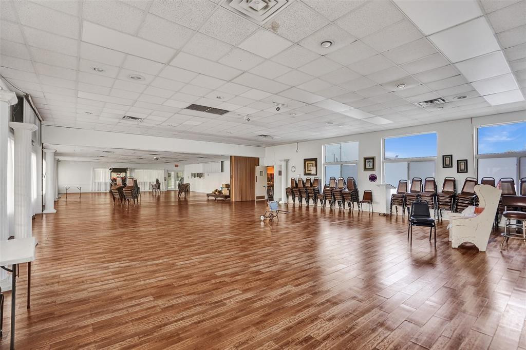 RAVENSWOOD ESTATES & MARI - Residential