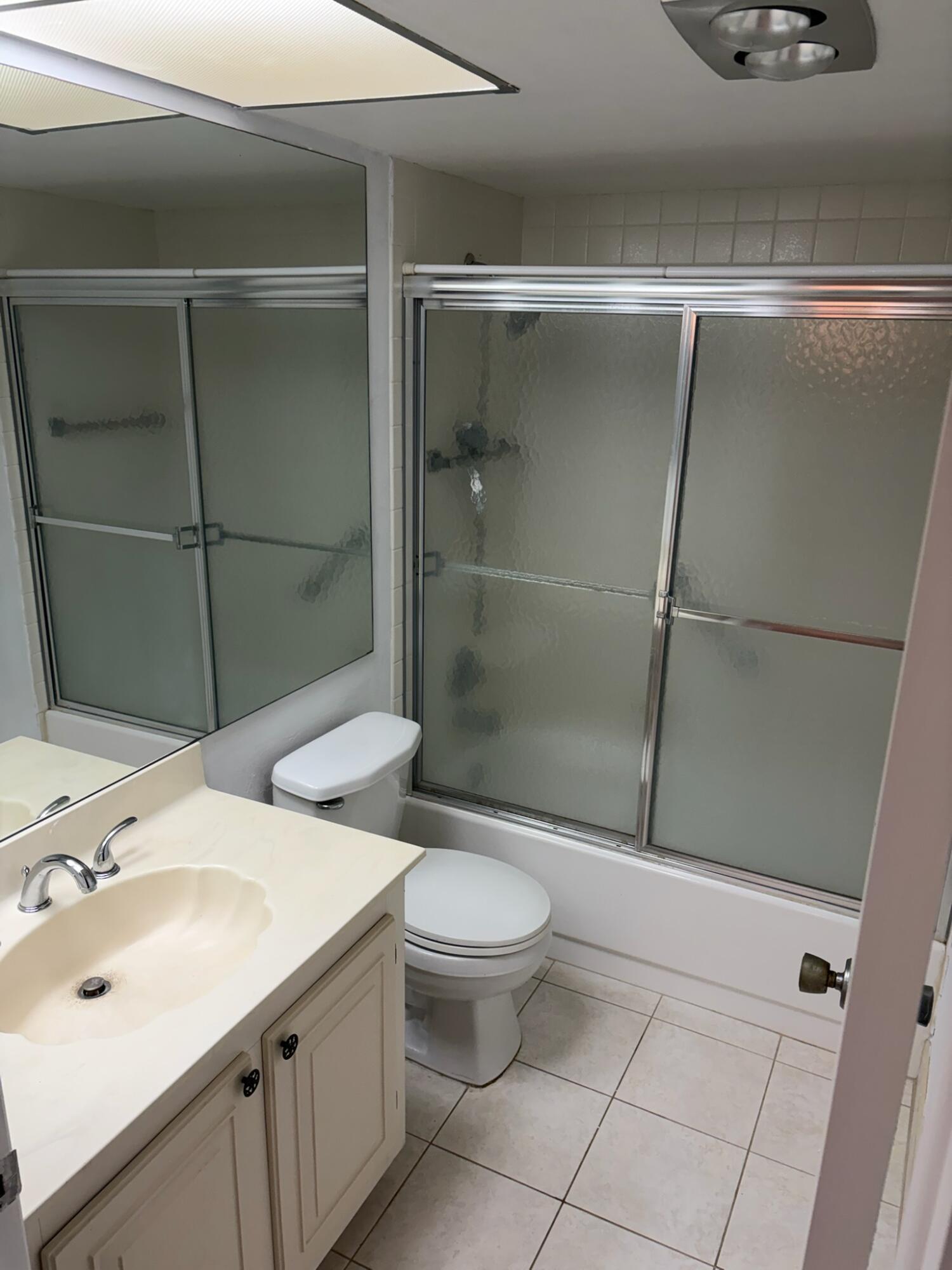 2614 NASSAU F2