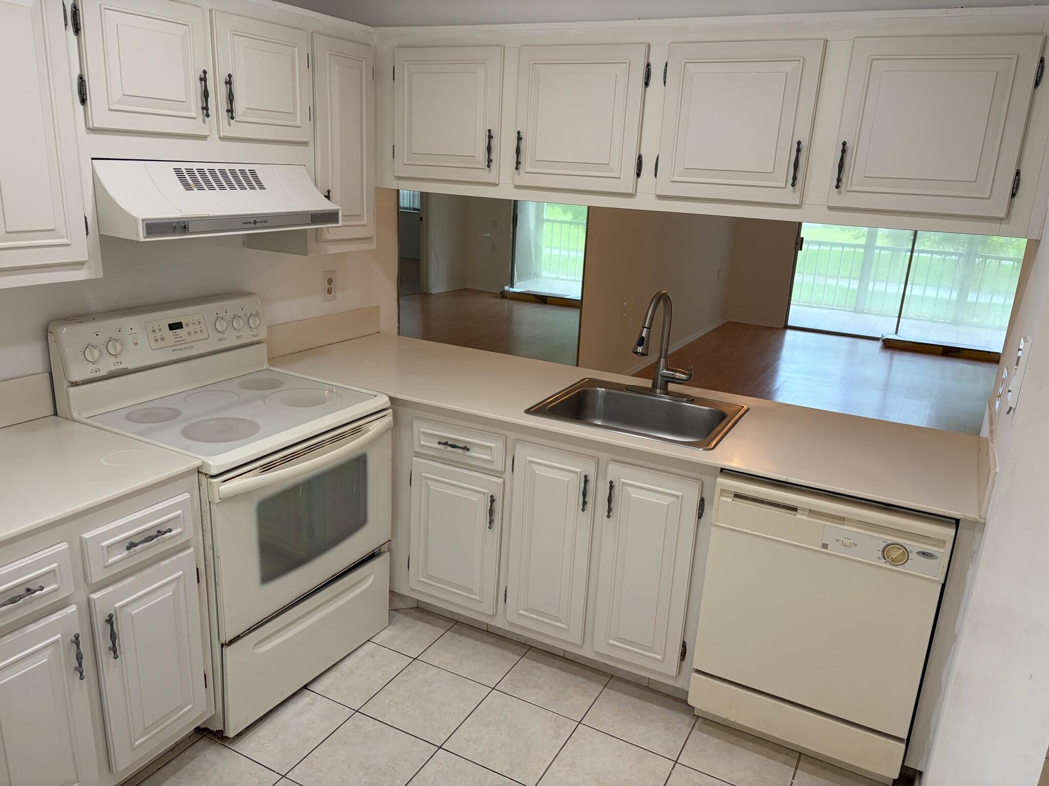 2614 NASSAU F2