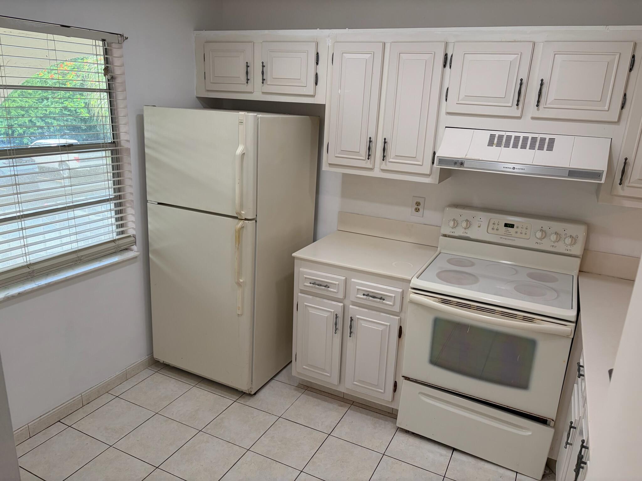 2614 NASSAU F2