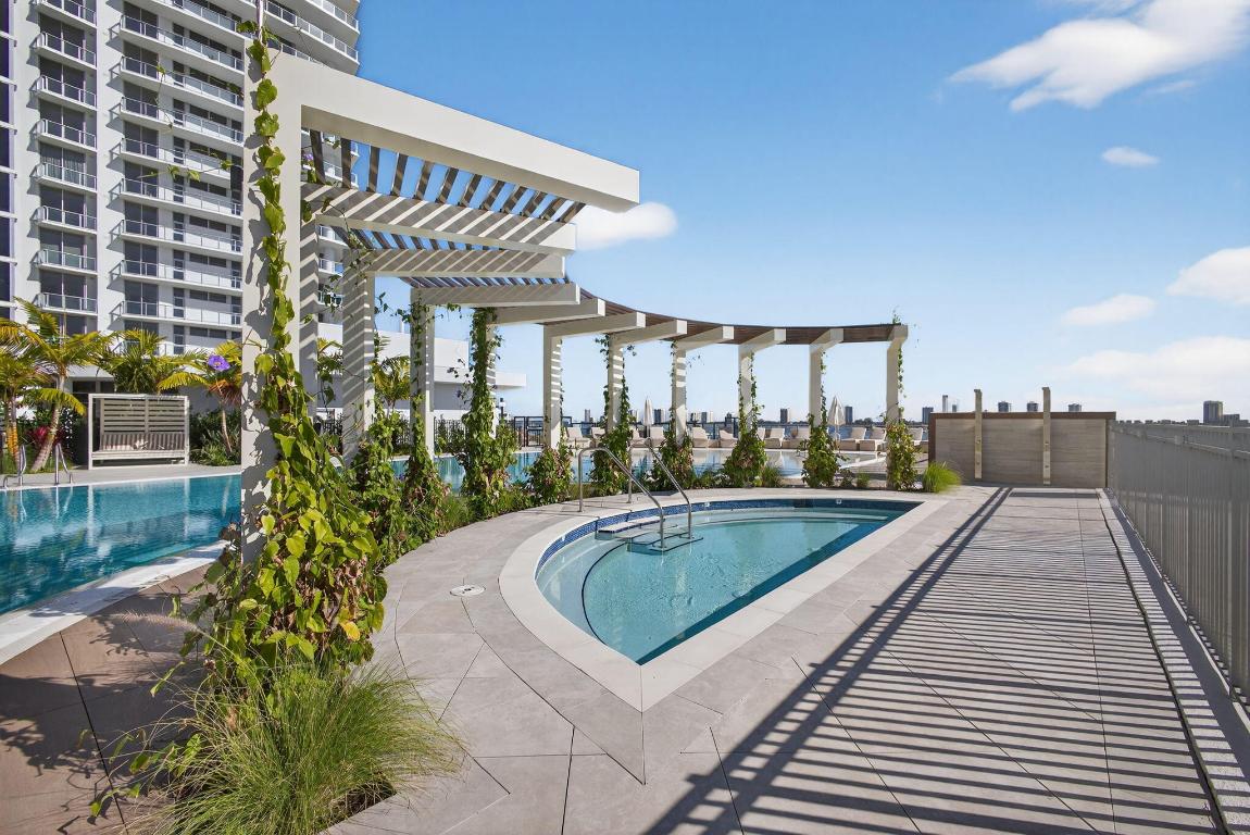 Nautilus 220 Condominium - Residential