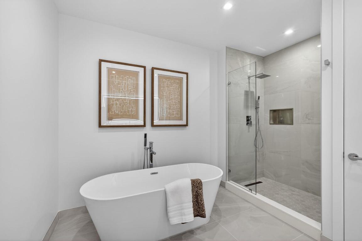 Nautilus 220 Condominium - Residential