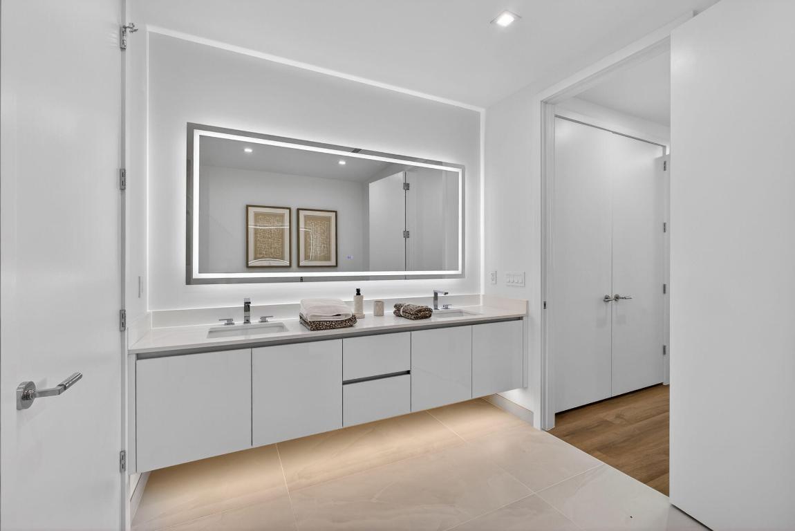 Nautilus 220 Condominium - Residential