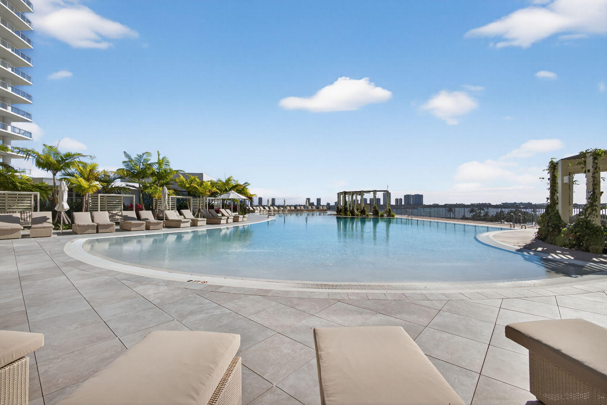 Nautilus 220 Condominium - Residential