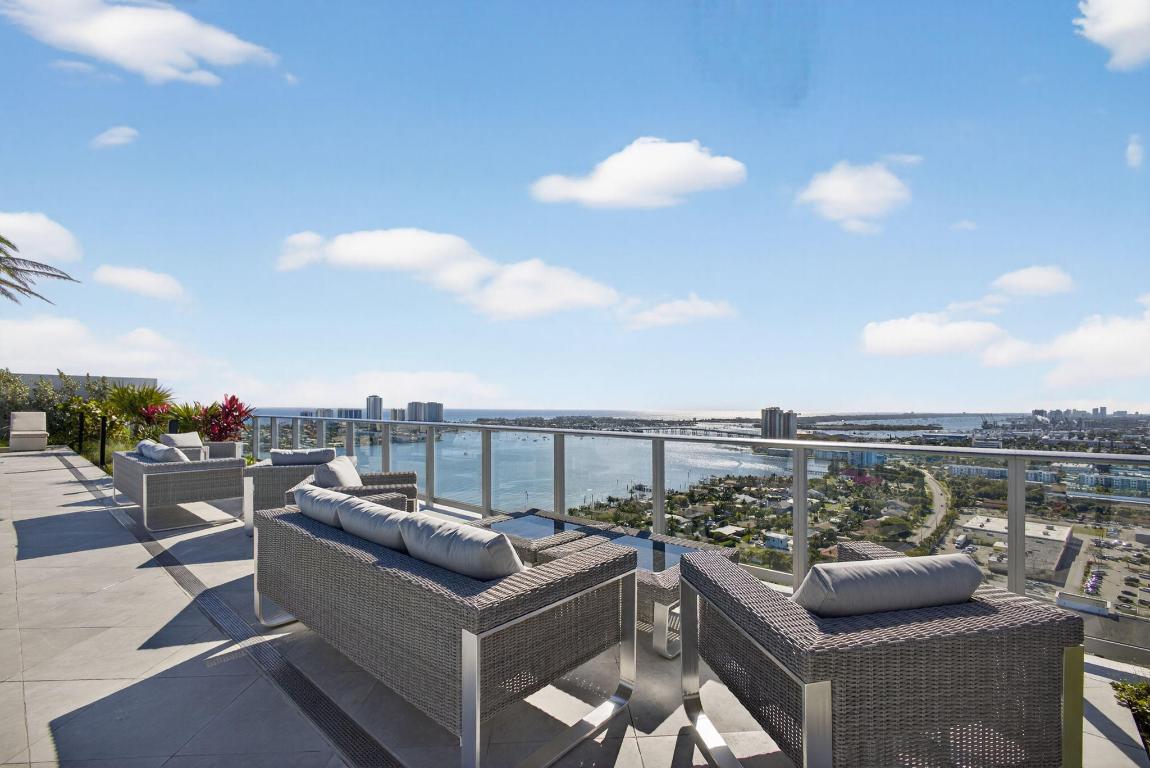 Nautilus 220 Condominium - Residential