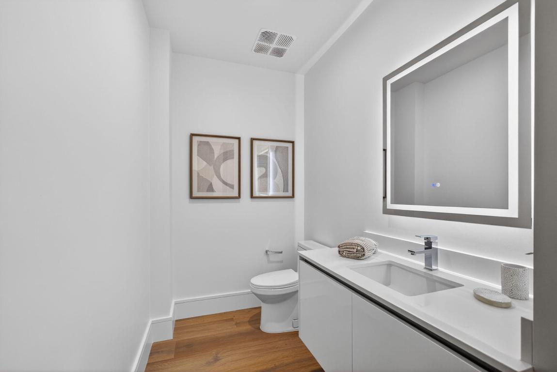 Nautilus 220 Condominium - Residential