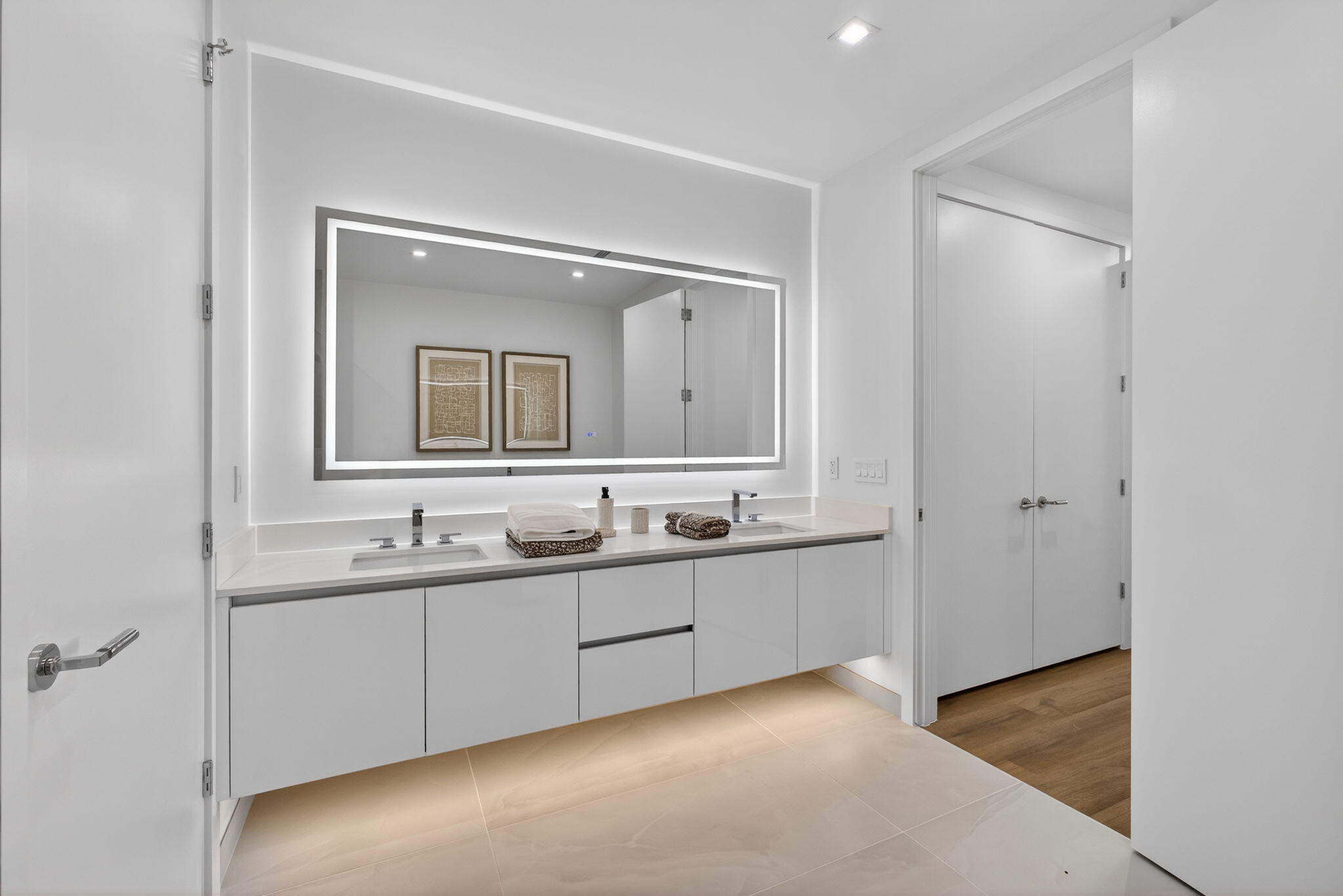 Nautilus 220 Condominium - Residential