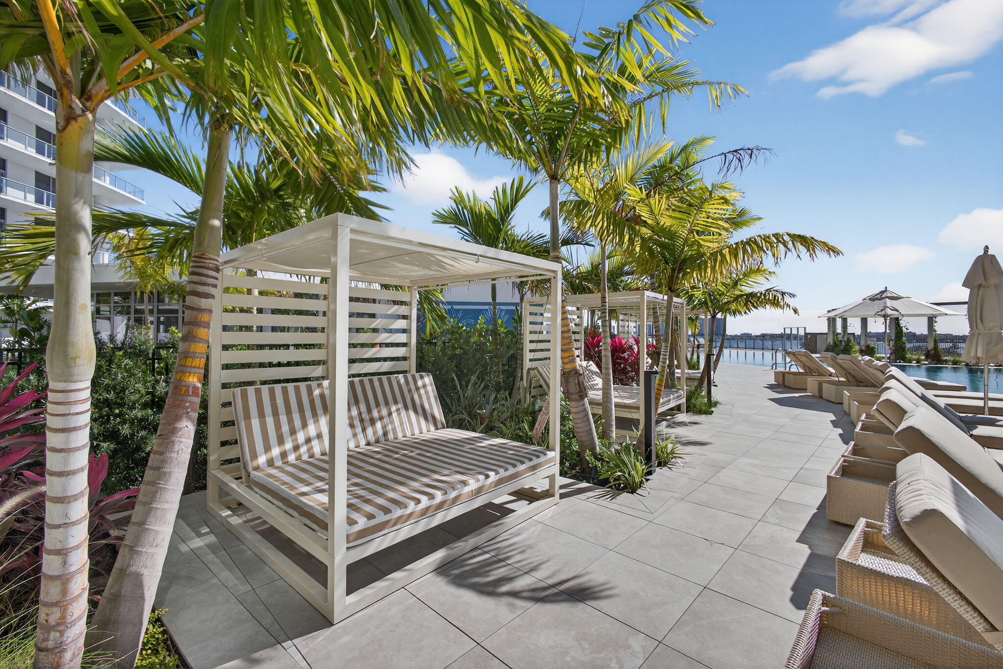 Nautilus 220 Condominium - Residential