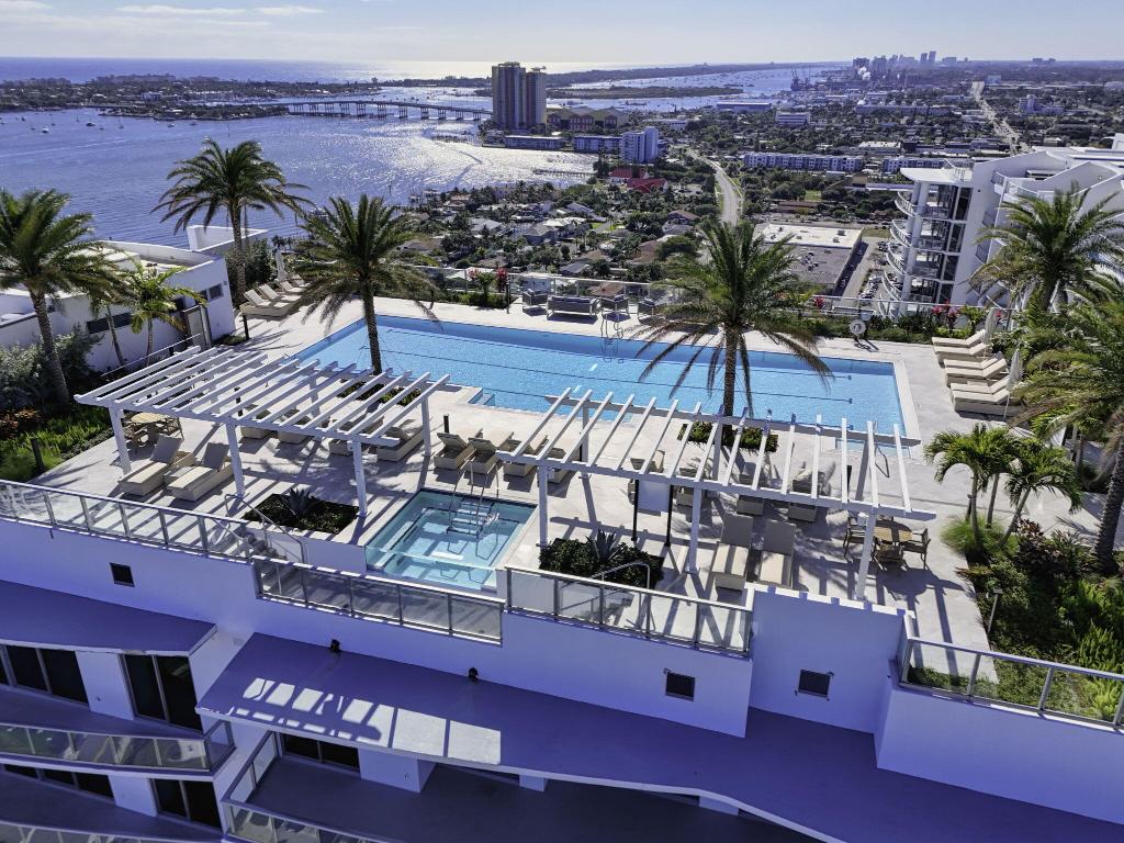 Nautilus 220 Condominium - Residential