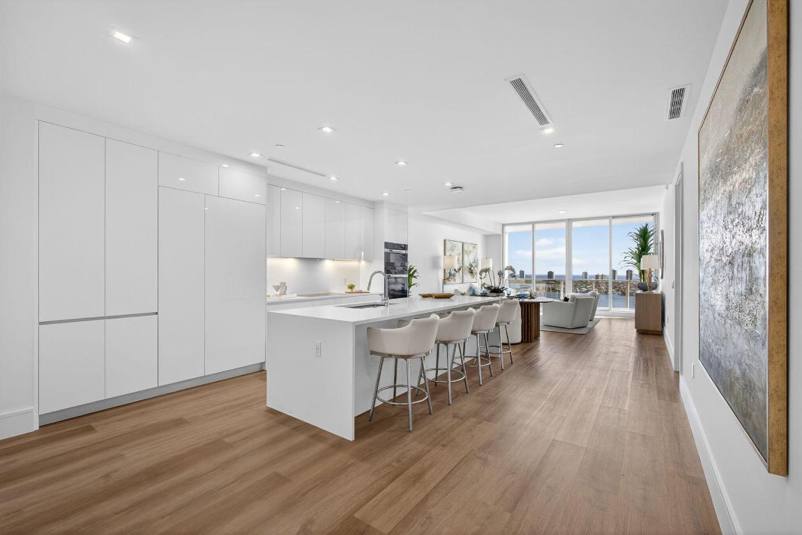 Nautilus 220 Condominium - Residential