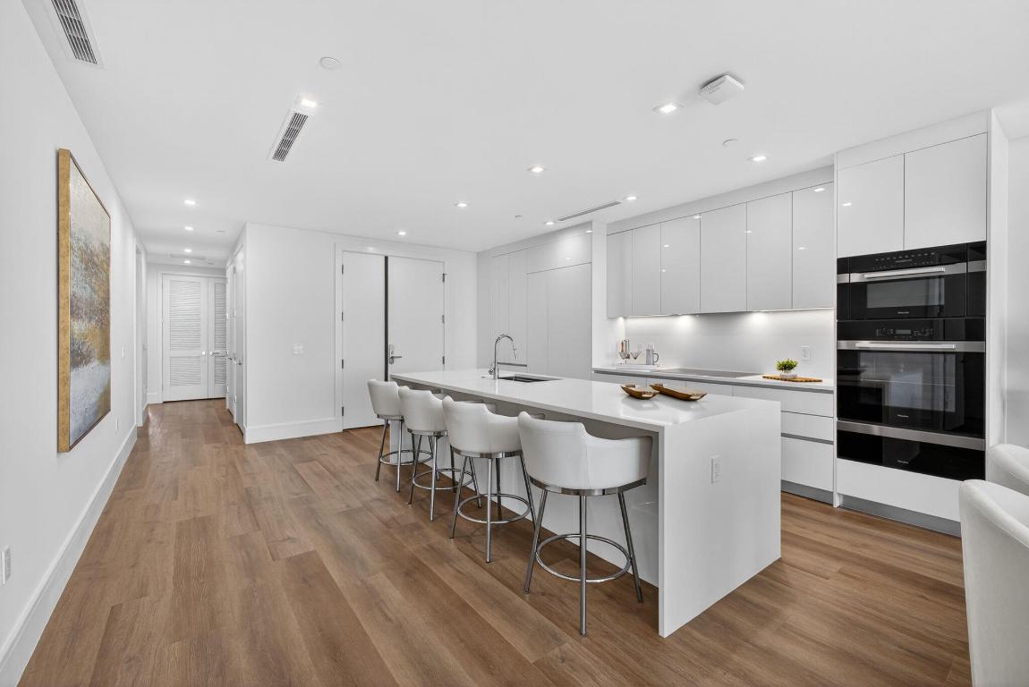 Nautilus 220 Condominium - Residential