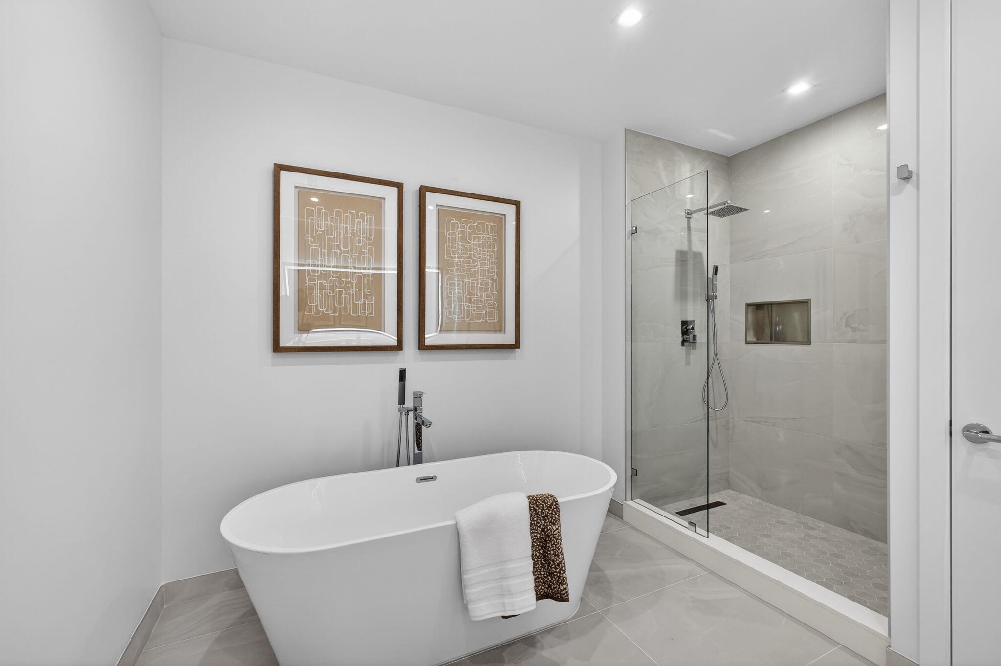 Nautilus 220 Condominium - Residential