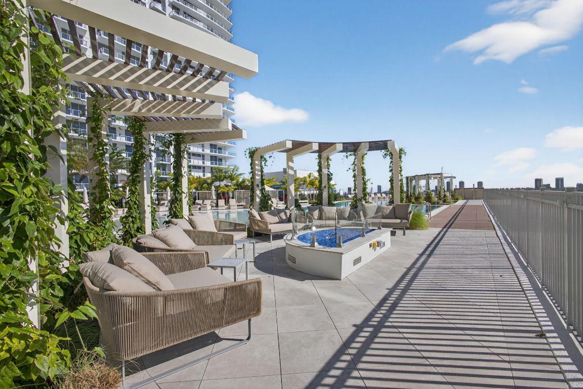 Nautilus 220 Condominium - Residential