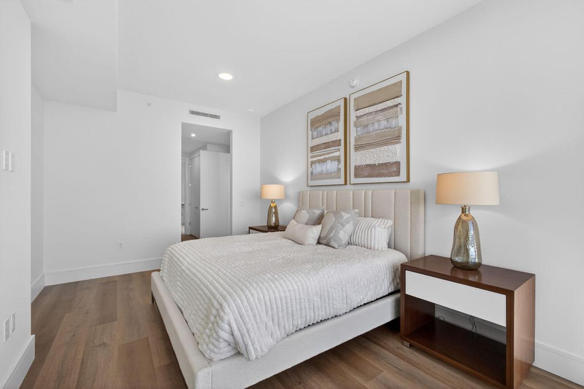 Nautilus 220 Condominium - Residential