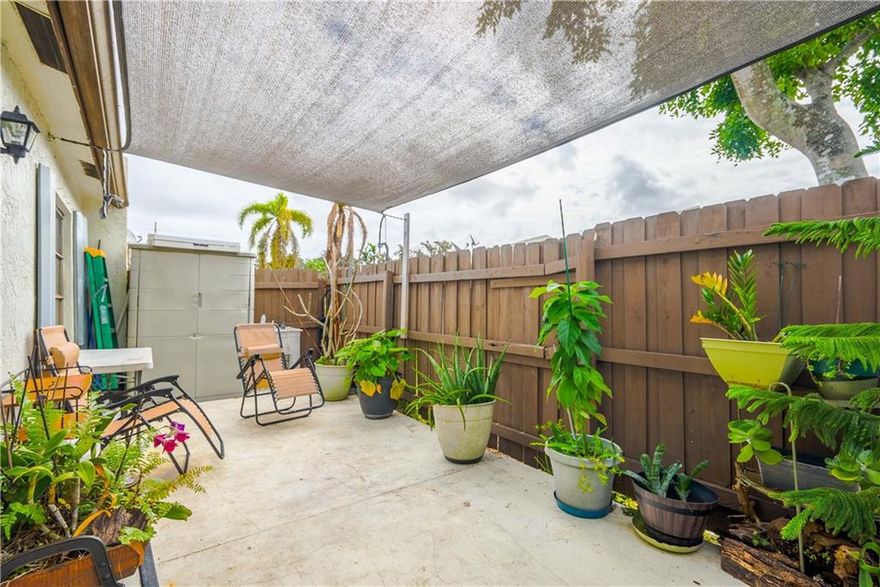 2 Bedroom 2 Bath bright & spacious open concept villa. It is perfectly located near shopping,dining and highways. Nice size patio off living room perfect for entertaining. 2 parking spots right in front of home & guest spots throughout neighborhood. This won't last! Investor friendly. HOA is only $80/Month. Lease Right Away & Pet Friendly.