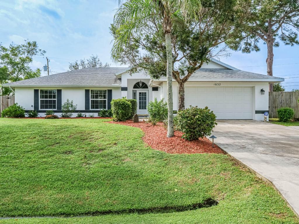 Photo of 1622 SW Alvaton Avenue, Port Saint Lucie, FL 34953 (MLS # R10927230)