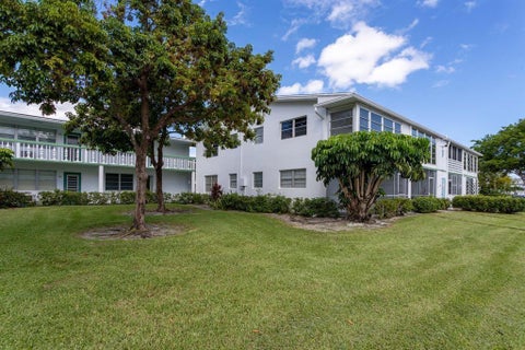 Tiny photo for 40 Prescott B #40, Deerfield Beach, FL 33442 (MLS # B26006507)