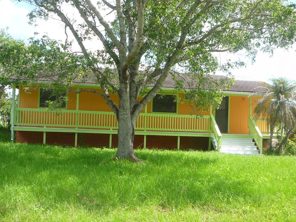 Photo of 2550 Tilton Road, Port Saint Lucie, FL 34952 (MLS # B26045198)