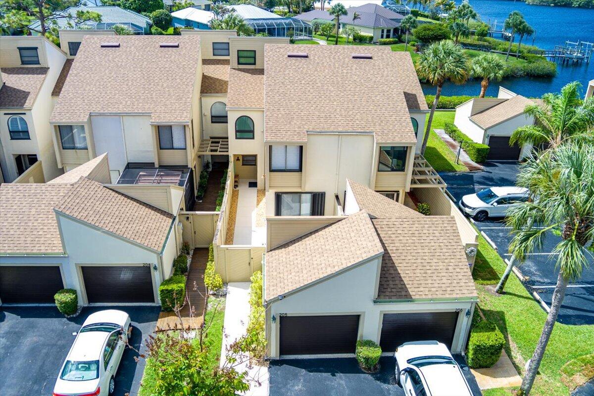 TARPON BAY MOORINGS - Residential