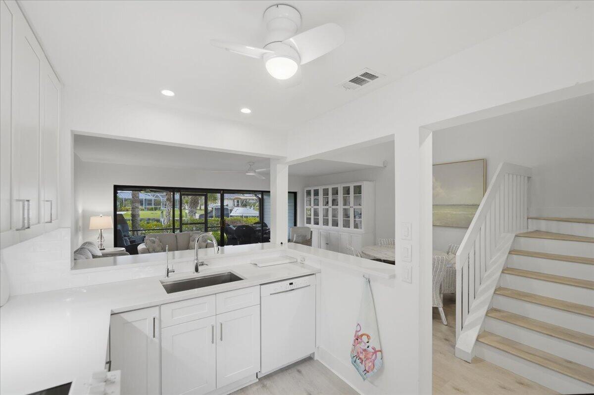 TARPON BAY MOORINGS - Residential