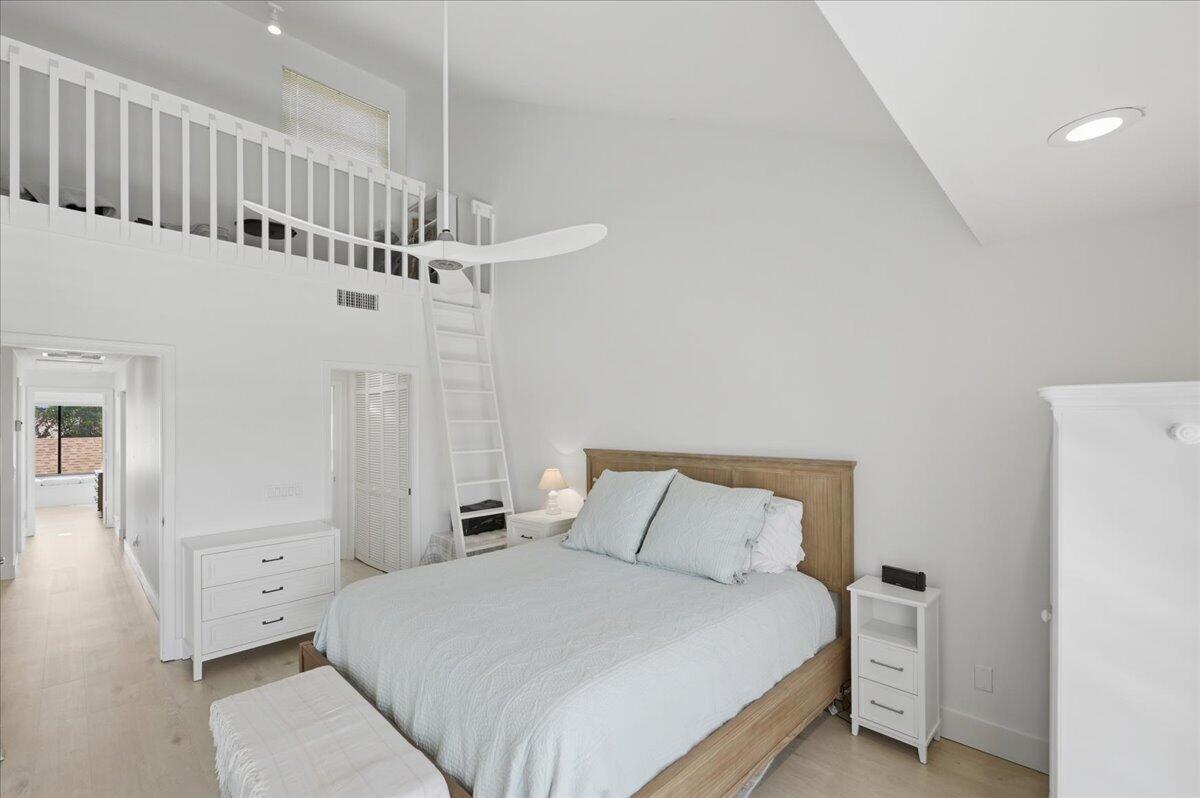 TARPON BAY MOORINGS - Residential