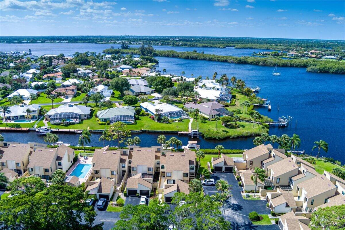TARPON BAY MOORINGS - Residential