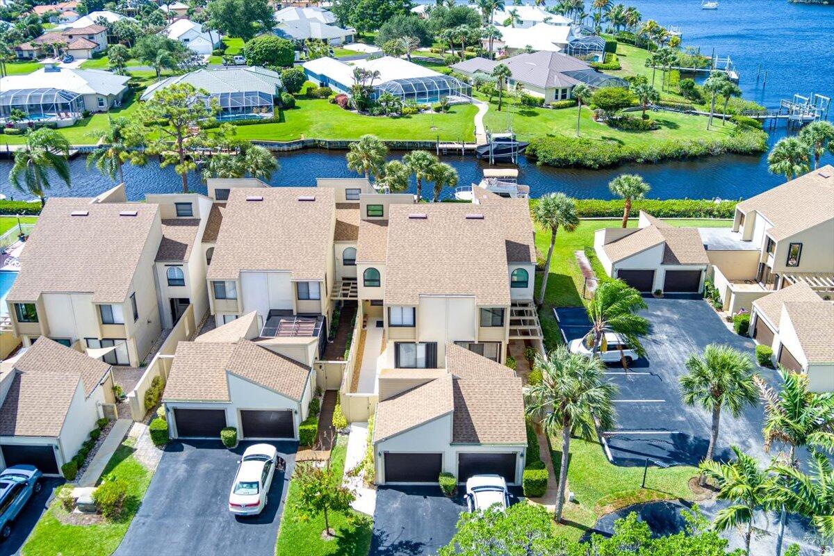 TARPON BAY MOORINGS - Residential