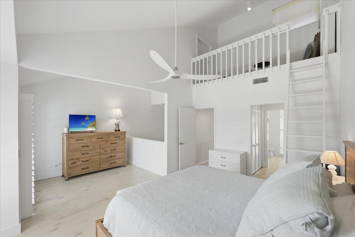 TARPON BAY MOORINGS - Residential