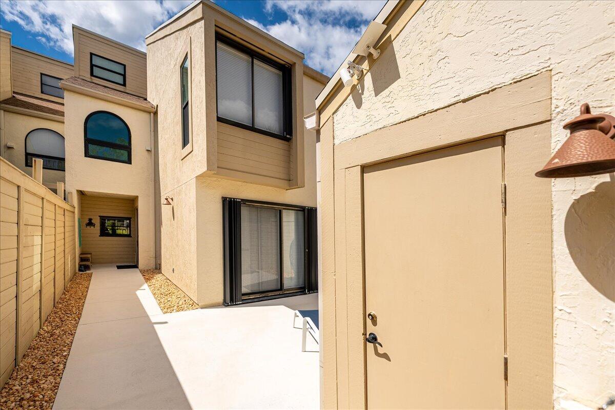 TARPON BAY MOORINGS - Residential