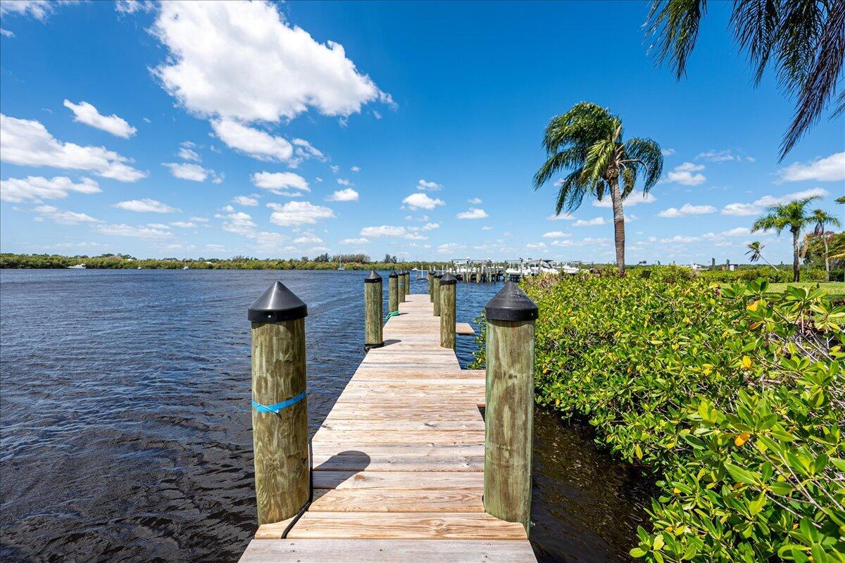 TARPON BAY MOORINGS - Residential