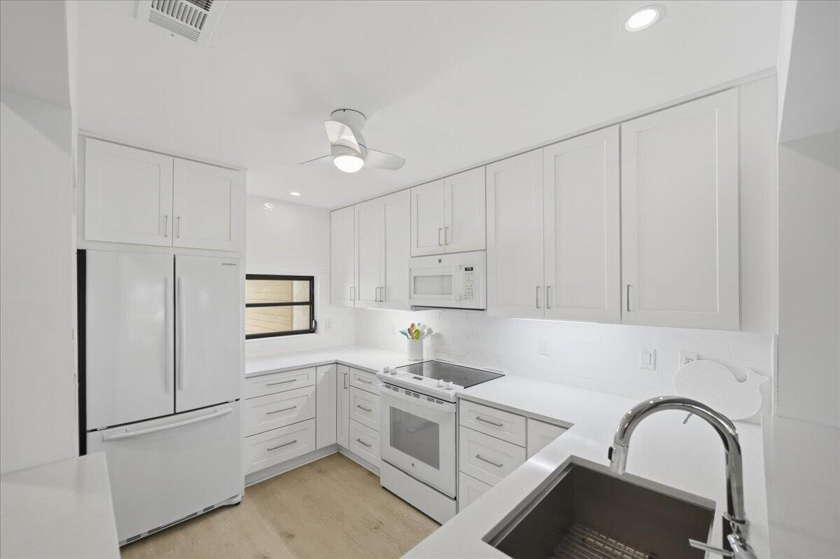 TARPON BAY MOORINGS - Residential