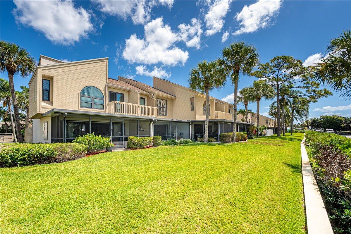 TARPON BAY MOORINGS - Residential