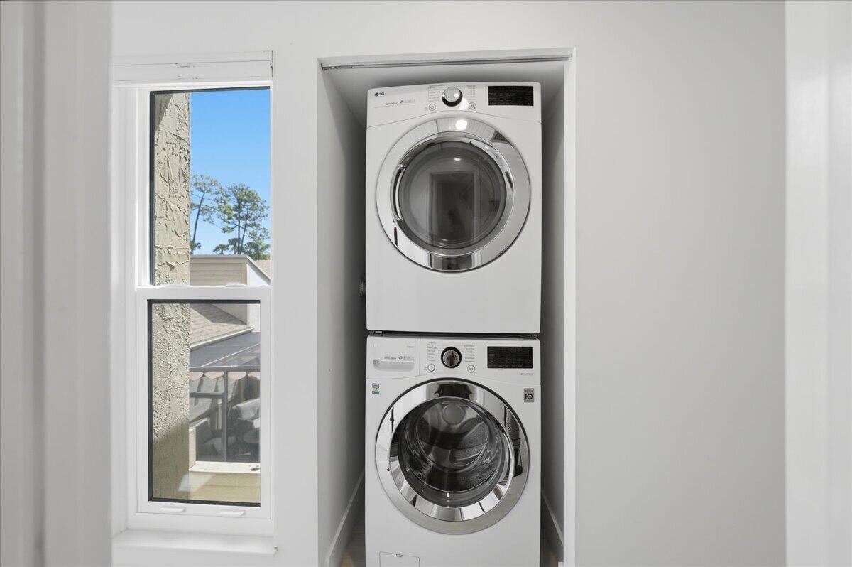 TARPON BAY MOORINGS - Residential