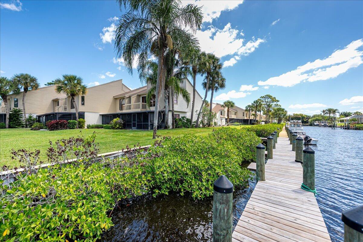 TARPON BAY MOORINGS - Residential