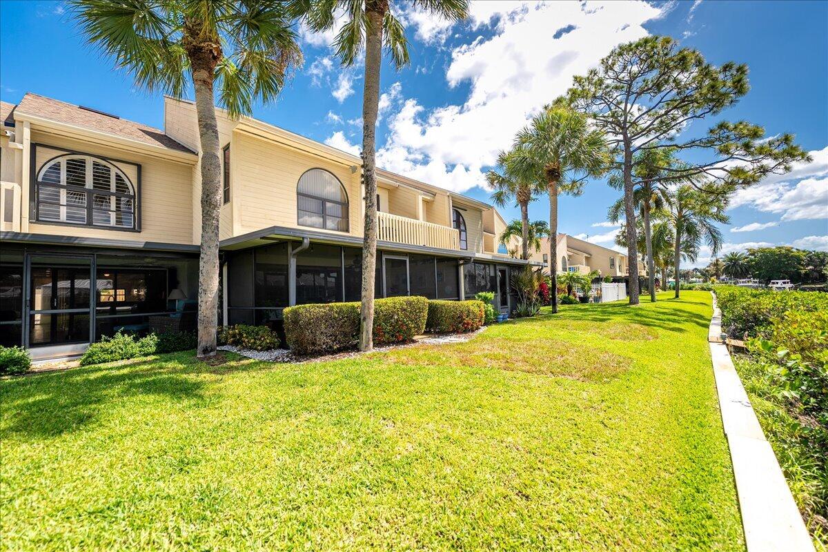 TARPON BAY MOORINGS - Residential
