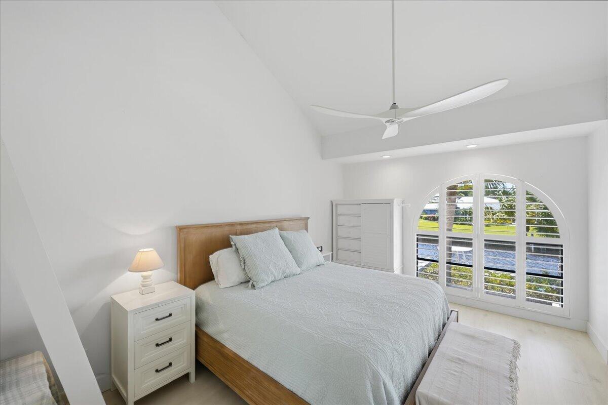 TARPON BAY MOORINGS - Residential