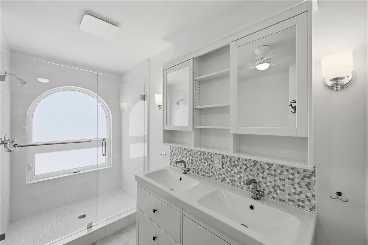 TARPON BAY MOORINGS - Residential