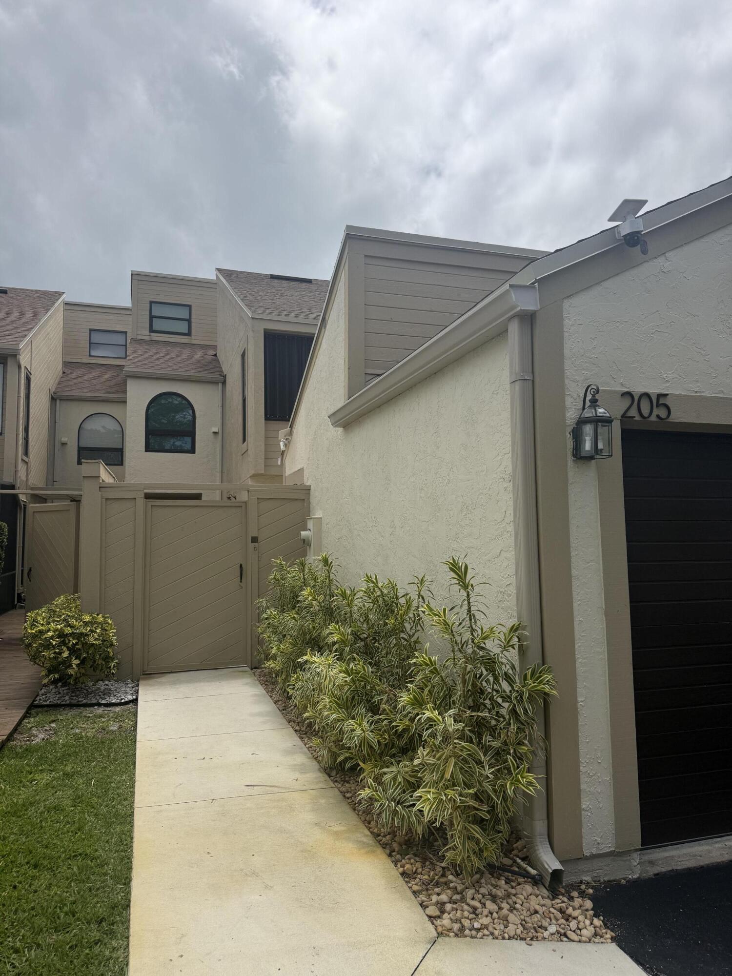 TARPON BAY MOORINGS - Residential