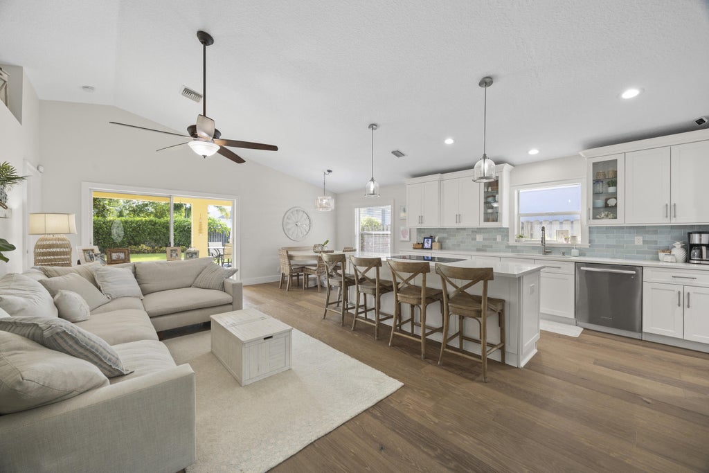 Photo of 403 N Perry Avenue, Jupiter, FL 33458 (MLS # R11095405)