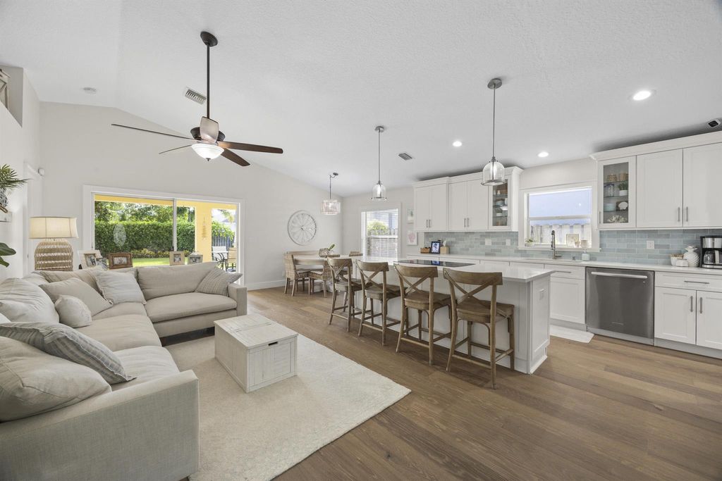 Photo of 403 N Perry Avenue, Jupiter, FL 33458 (MLS # R11095405)