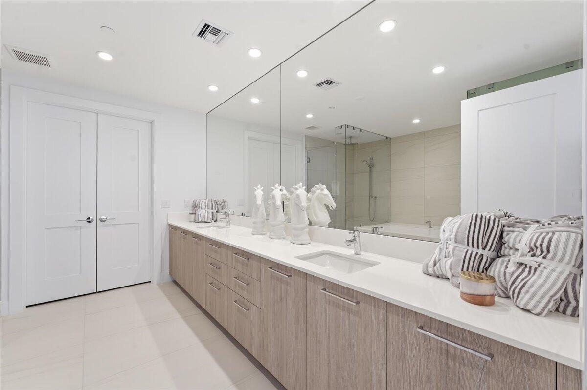 SELENE OCEANFRONT RESIDEN - Residential