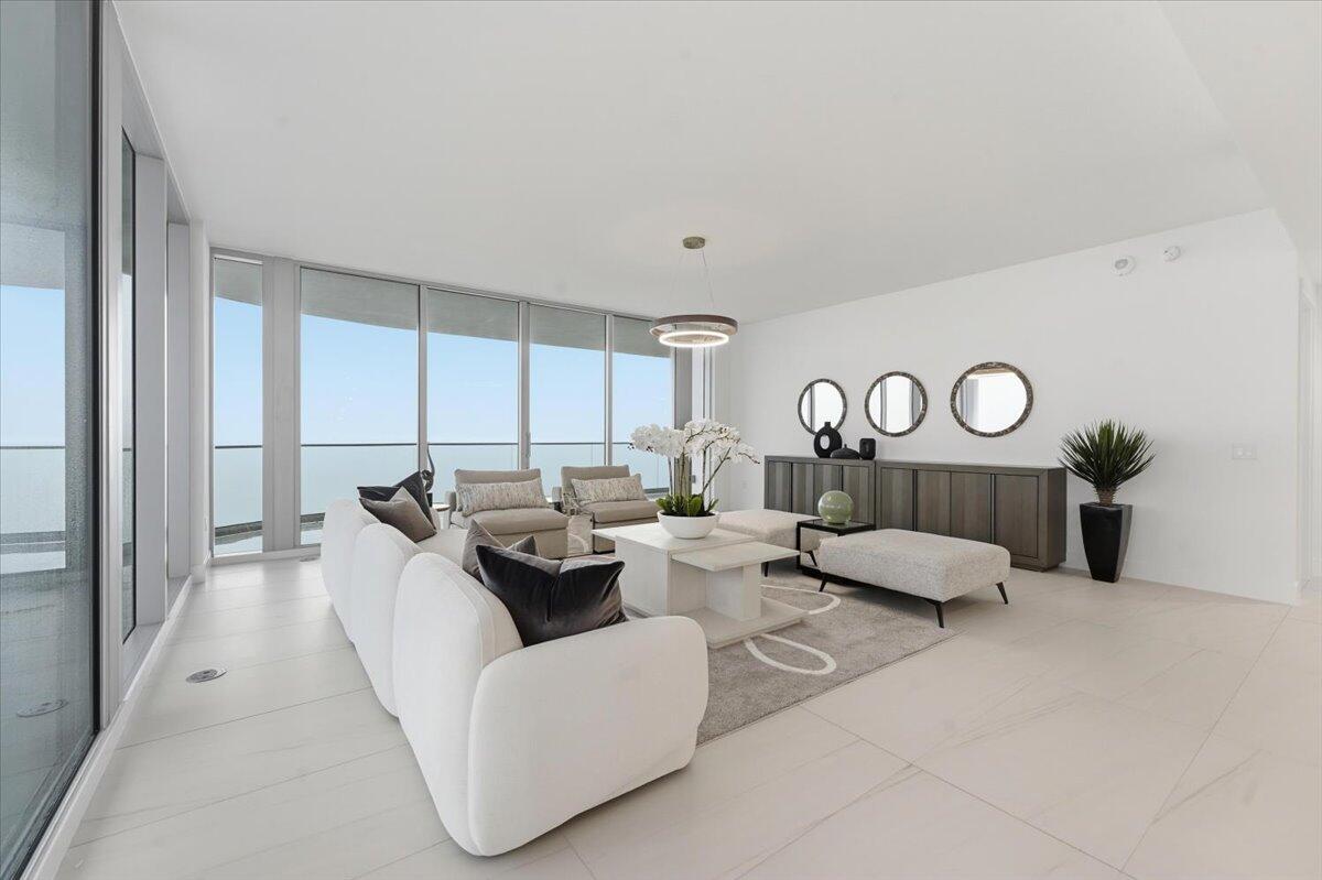 151 N Seabreeze Boulevard 2204-e