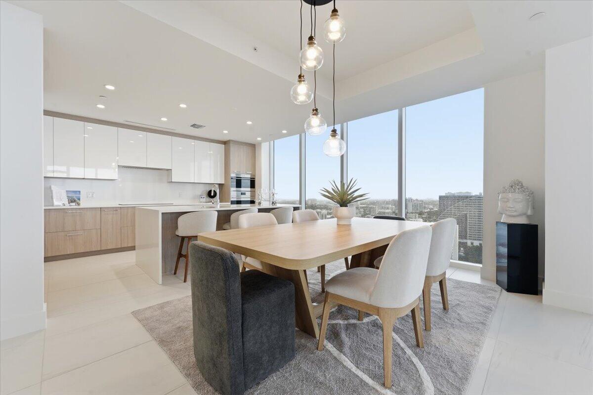 151 N Seabreeze Boulevard 2204-e