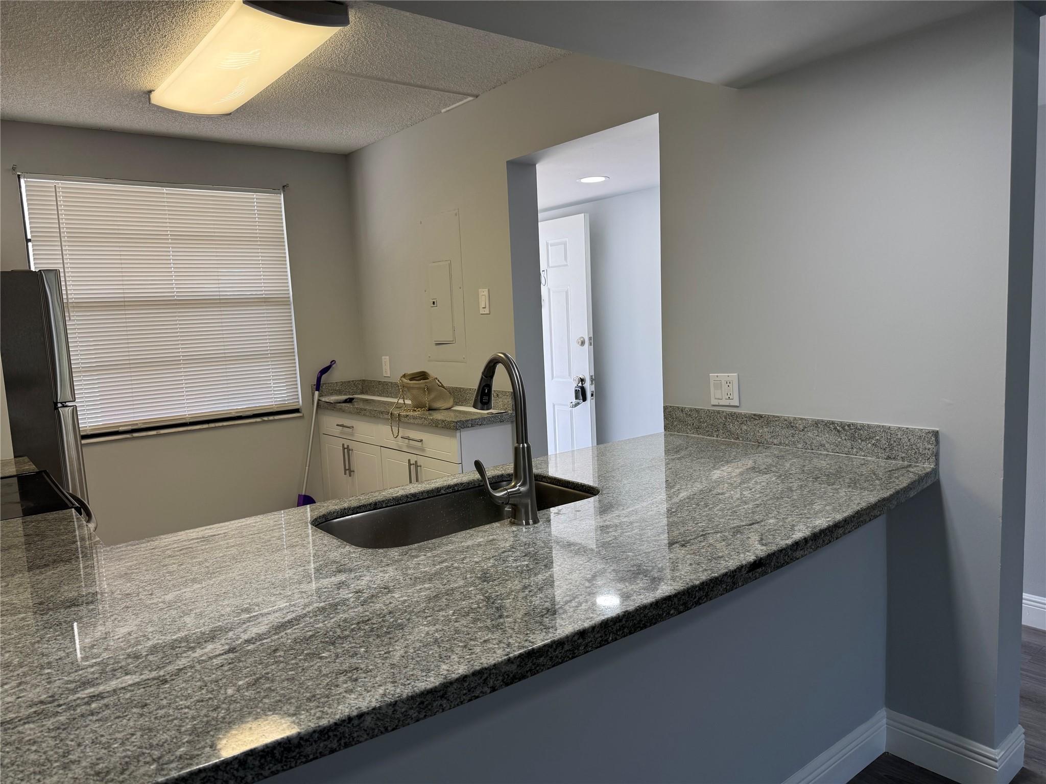 6025 Balboa Cir 103