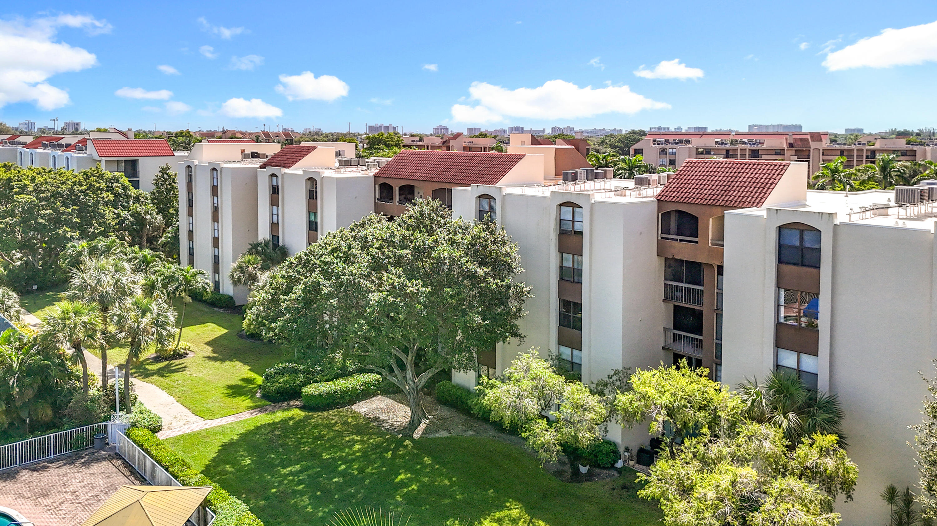 LAVERS RESORT & RACQUET CLUB - Residential Lease