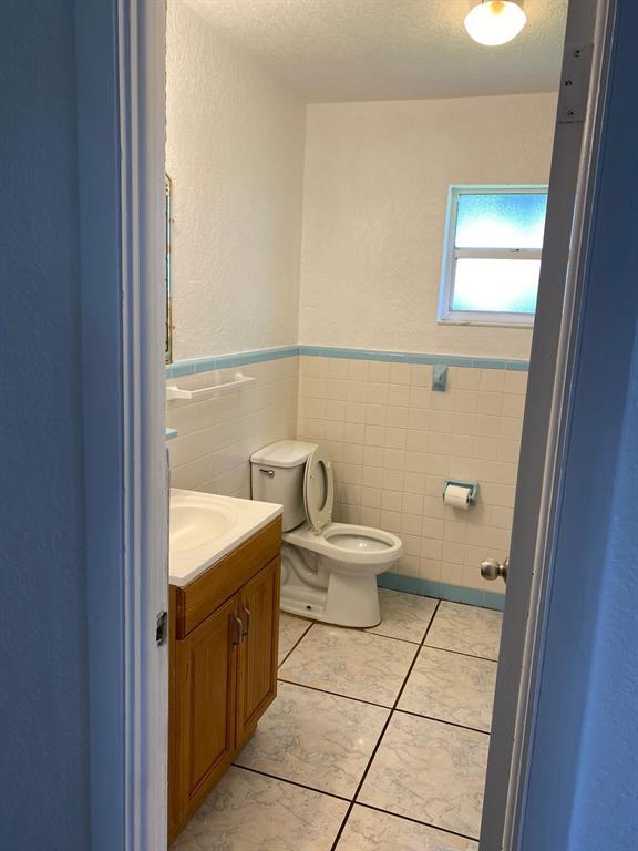 S/D OF 20-43-35 FRAC SEC - Residential Lease