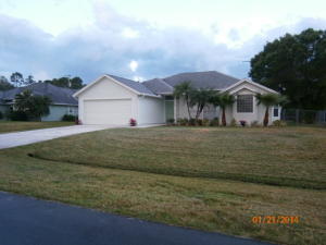Nice updated 3 bed, 2 bath, 2 car garage single family home with newer appliances. Bright open kitchen w breakfast bar, opens to family room. Deluxe master bath w dual dressing areas, oversize tub, tile floors & wood laminate floors in bedrooms. Screen porch, fenced yard. Will update pictures when current tenant leaves. Washer & Dryer are provided as courtesy, any repair/replacement at tenants expense. $150 of pet deposit is non refundable
