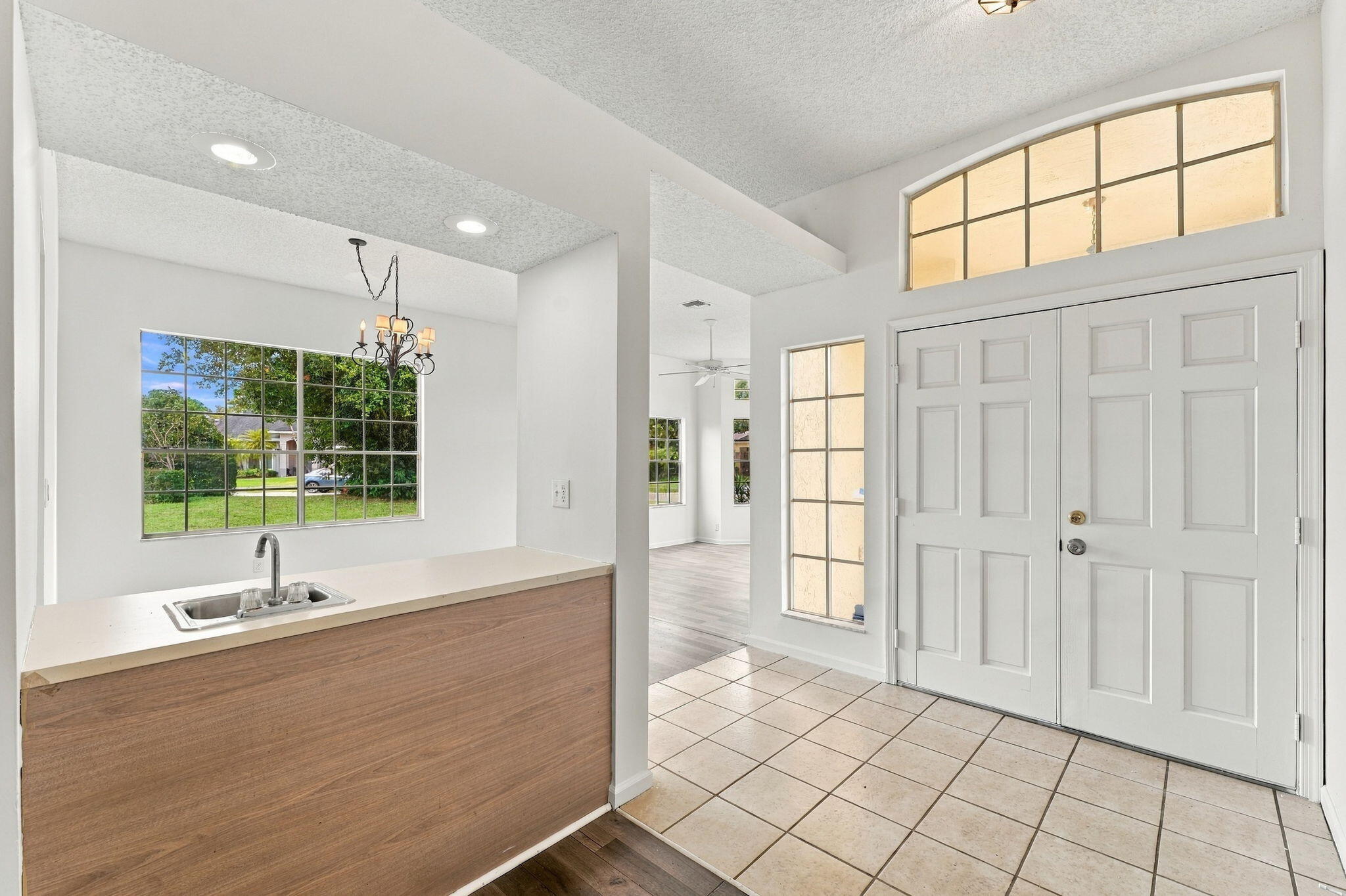 1015 LAKE BREEZE Drive