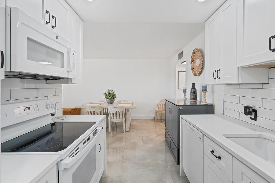 WYNMOOR COUNTRY CLUB - Residential