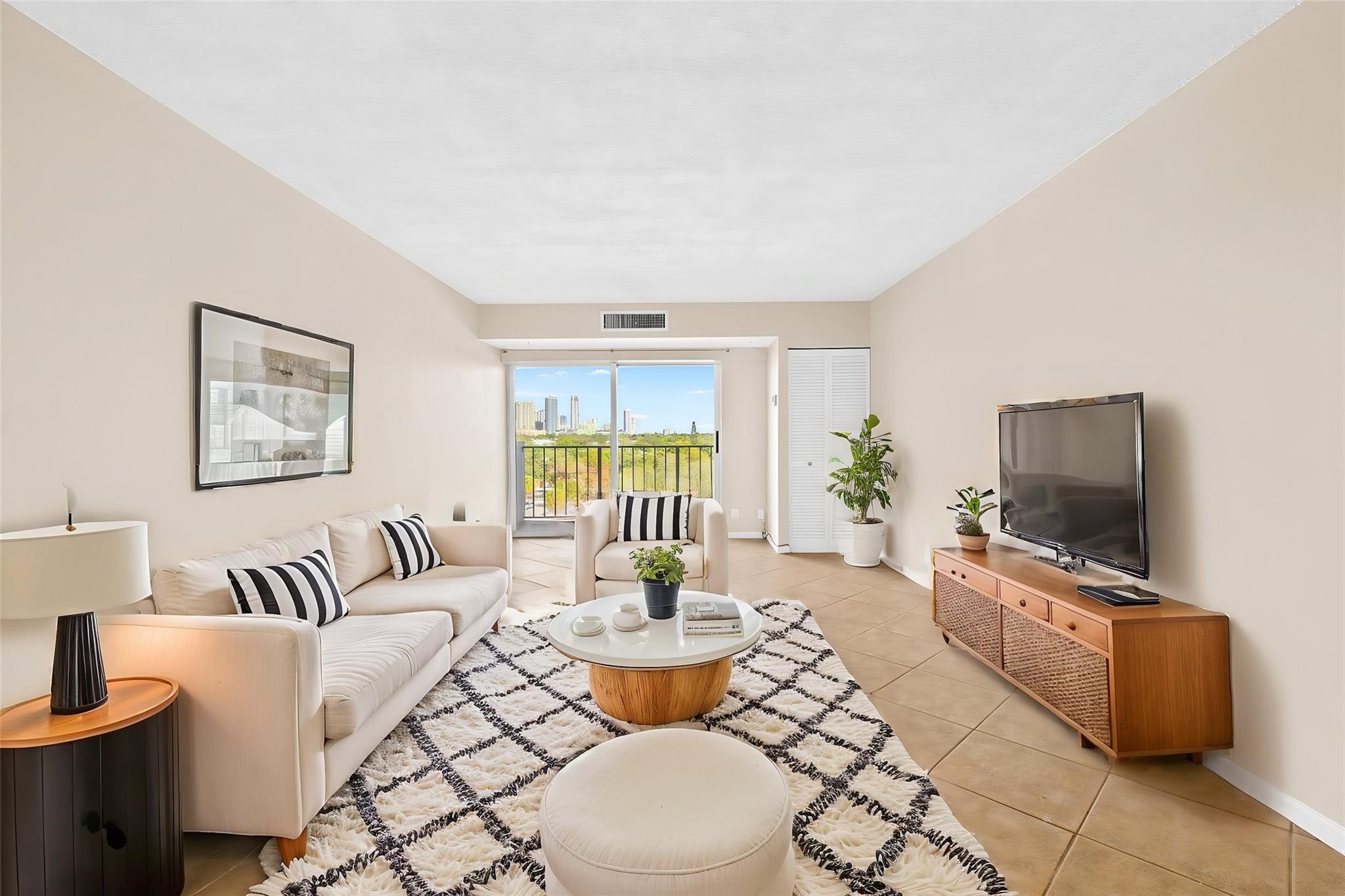 1625 SE 10th Ave 608